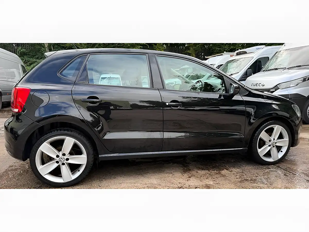 Used 2013 Volkswagen Polo Sel Black - Interior and Exterior details 6