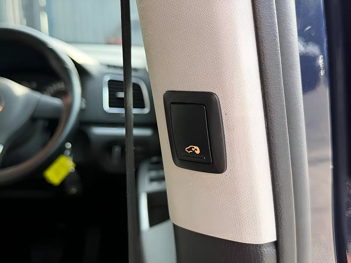 Used 2013 Volkswagen Sharan Bluemotion Tech Se Blue - Interior and Exterior details 17