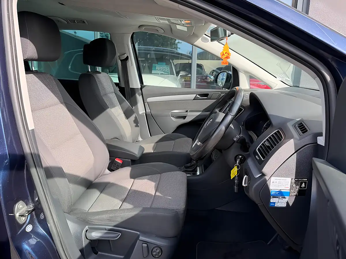 Used 2013 Volkswagen Sharan Se Blue - Interior and Exterior details 3