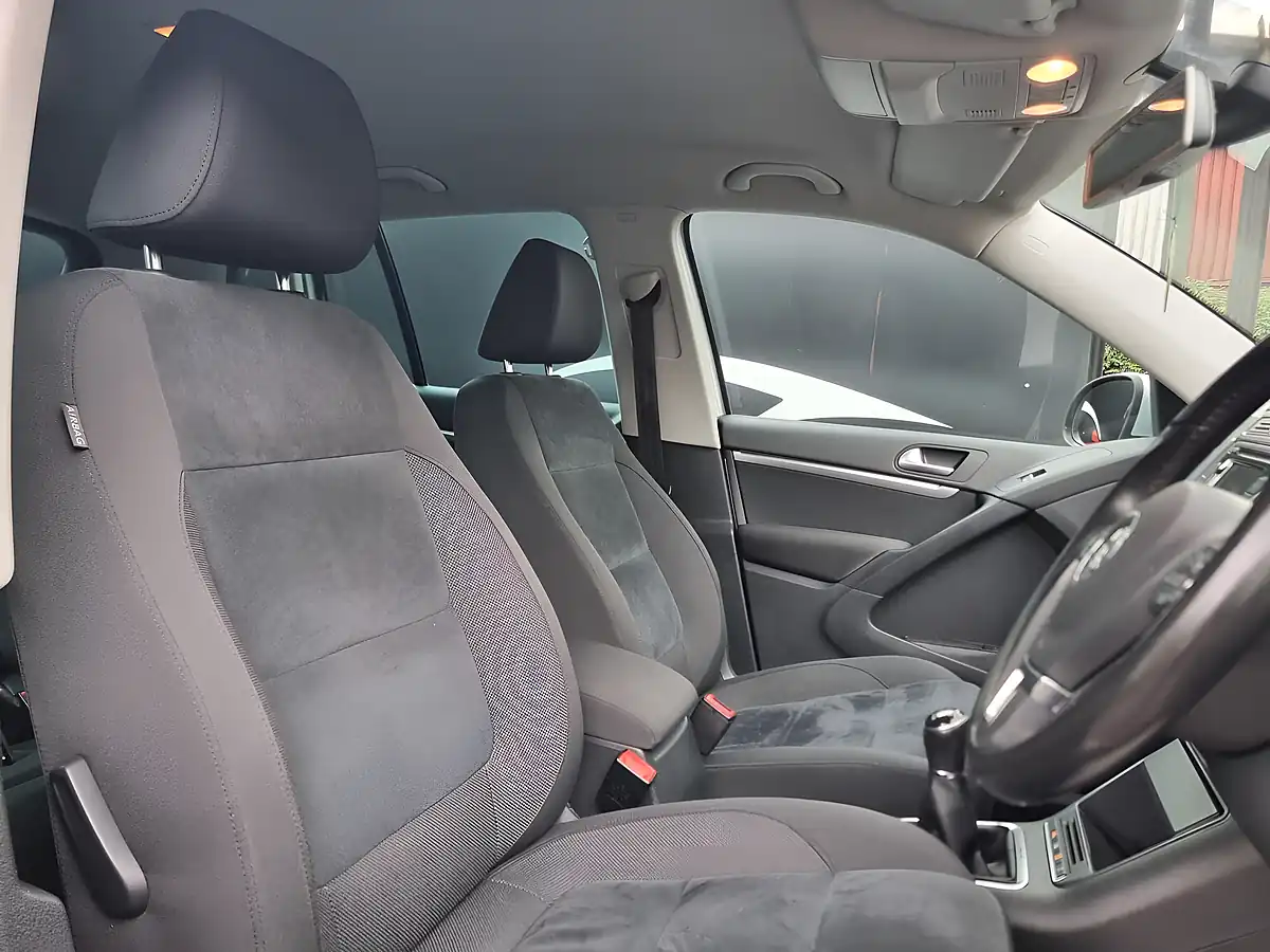Used 2013 Volkswagen Tiguan Bluemotion Tech Match Silver - Interior and Exterior details 11