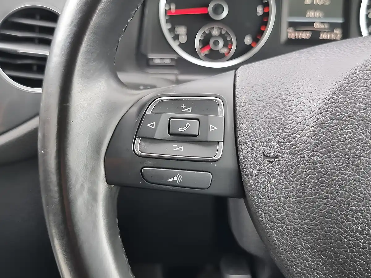 Used 2013 Volkswagen Tiguan Bluemotion Tech Match Silver - Interior and Exterior details 12