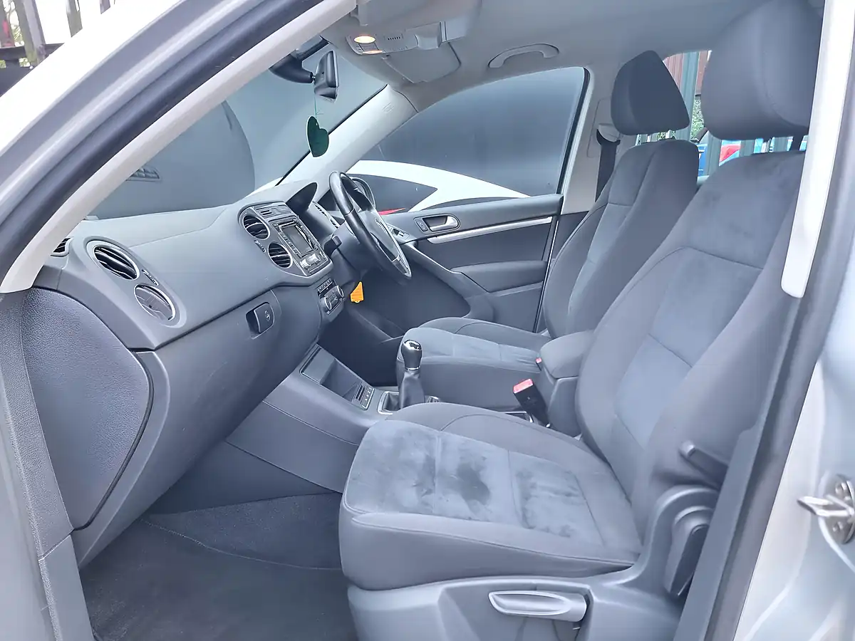 Used 2013 Volkswagen Tiguan Bluemotion Tech Match Silver - Interior and Exterior details 14