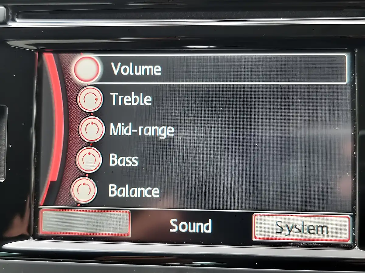 Used 2013 Volkswagen Tiguan Bluemotion Tech Match Silver - Interior and Exterior details 17