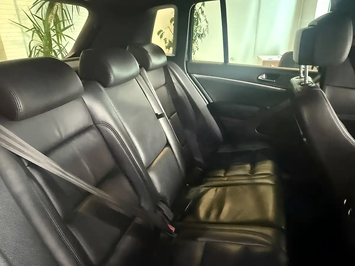 Used 2013 Volkswagen Tiguan Bluemotion Tech R-Line Blue - Interior and Exterior details 10