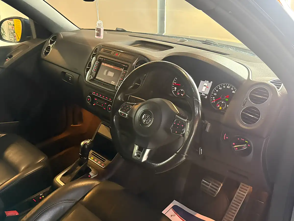 Used 2013 Volkswagen Tiguan Bluemotion Tech R-Line Blue - Interior and Exterior details 13