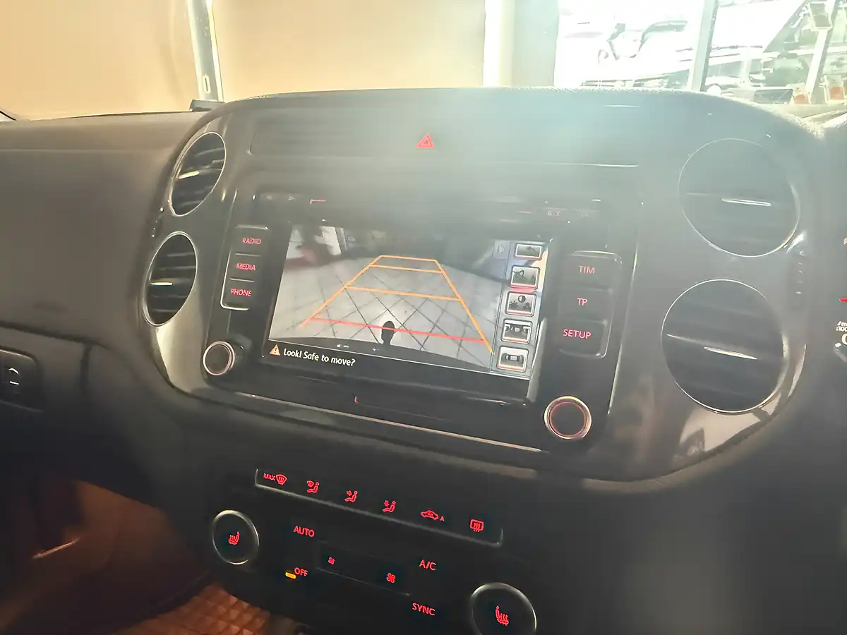 Used 2013 Volkswagen Tiguan Bluemotion Tech R-Line Blue - Interior and Exterior details 16