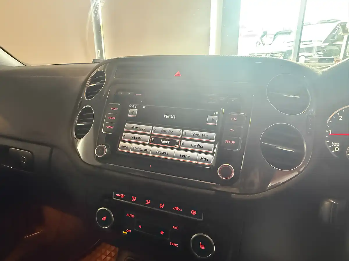 Used 2013 Volkswagen Tiguan Bluemotion Tech R-Line Blue - Interior and Exterior details 17