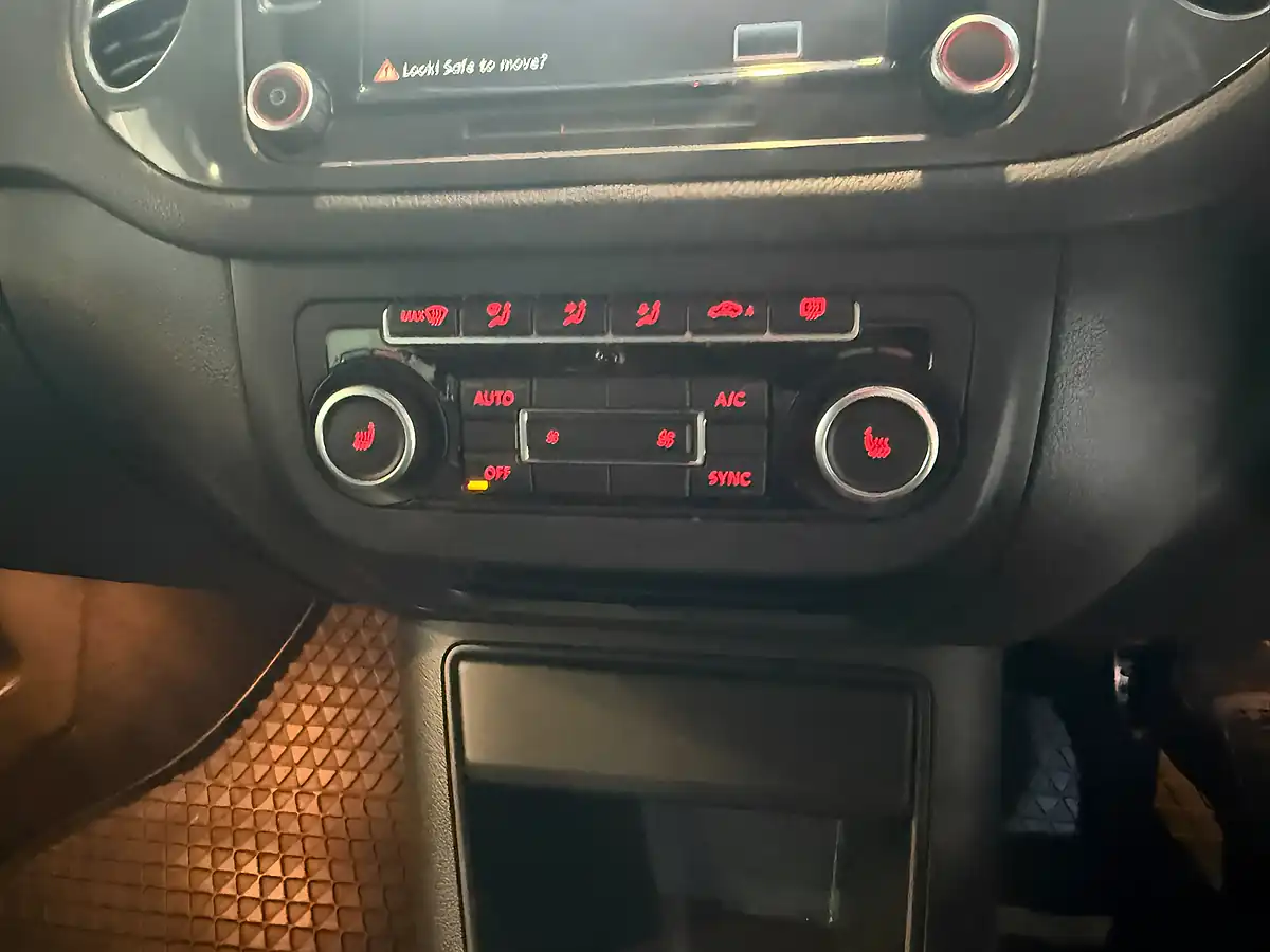 Used 2013 Volkswagen Tiguan Bluemotion Tech R-Line Blue - Interior and Exterior details 18