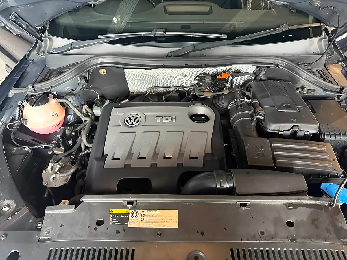 Used 2013 Volkswagen Tiguan Bluemotion Tech R-Line Blue - Interior and Exterior details 20