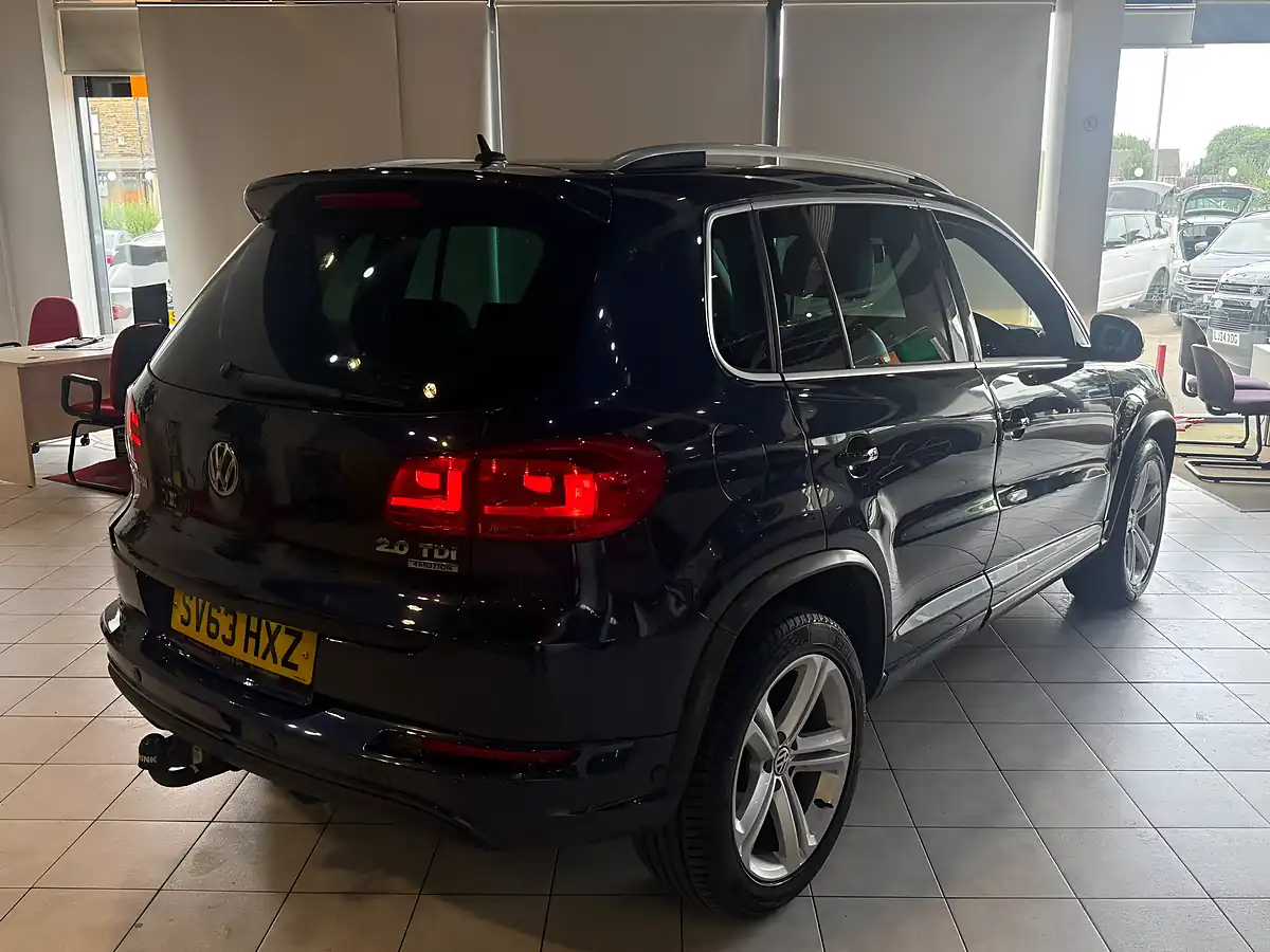 Used 2013 Volkswagen Tiguan Bluemotion Tech R-Line Blue - Interior and Exterior details 9