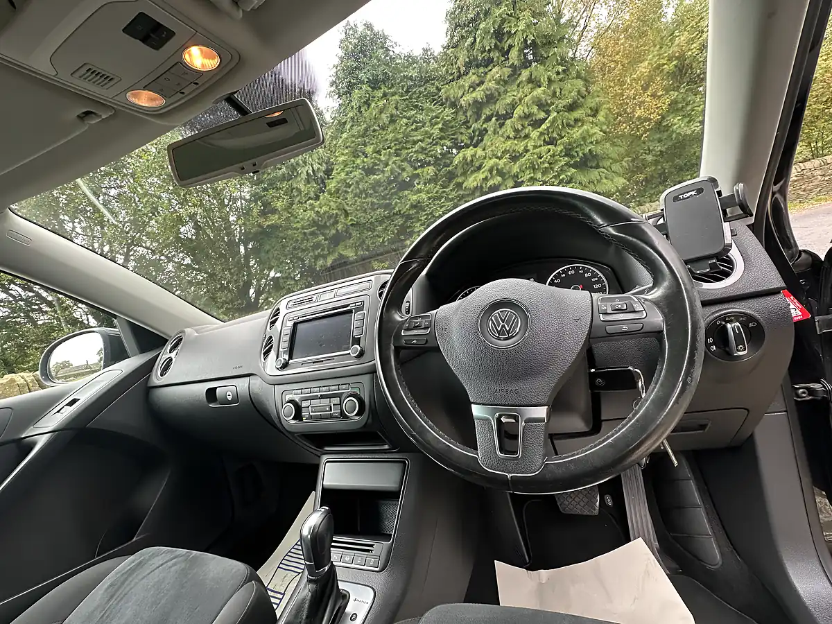 Used 2013 Volkswagen Tiguan Bluemotion Tech Se Black - Interior and Exterior details 10