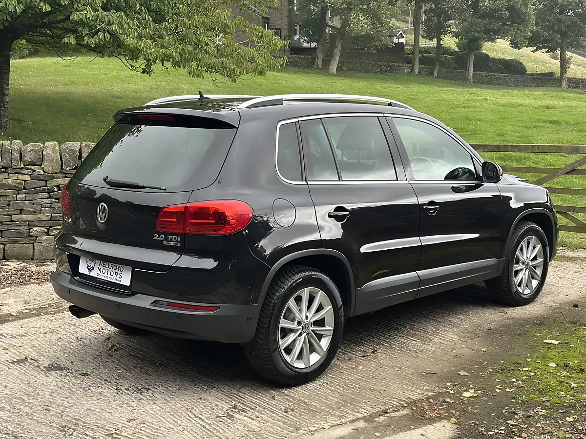 Used 2013 Volkswagen Tiguan Bluemotion Tech Se Black - Interior and Exterior details 11