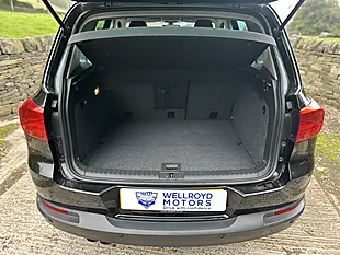 Used 2013 Volkswagen Tiguan Bluemotion Tech Se Black - Interior and Exterior details 14