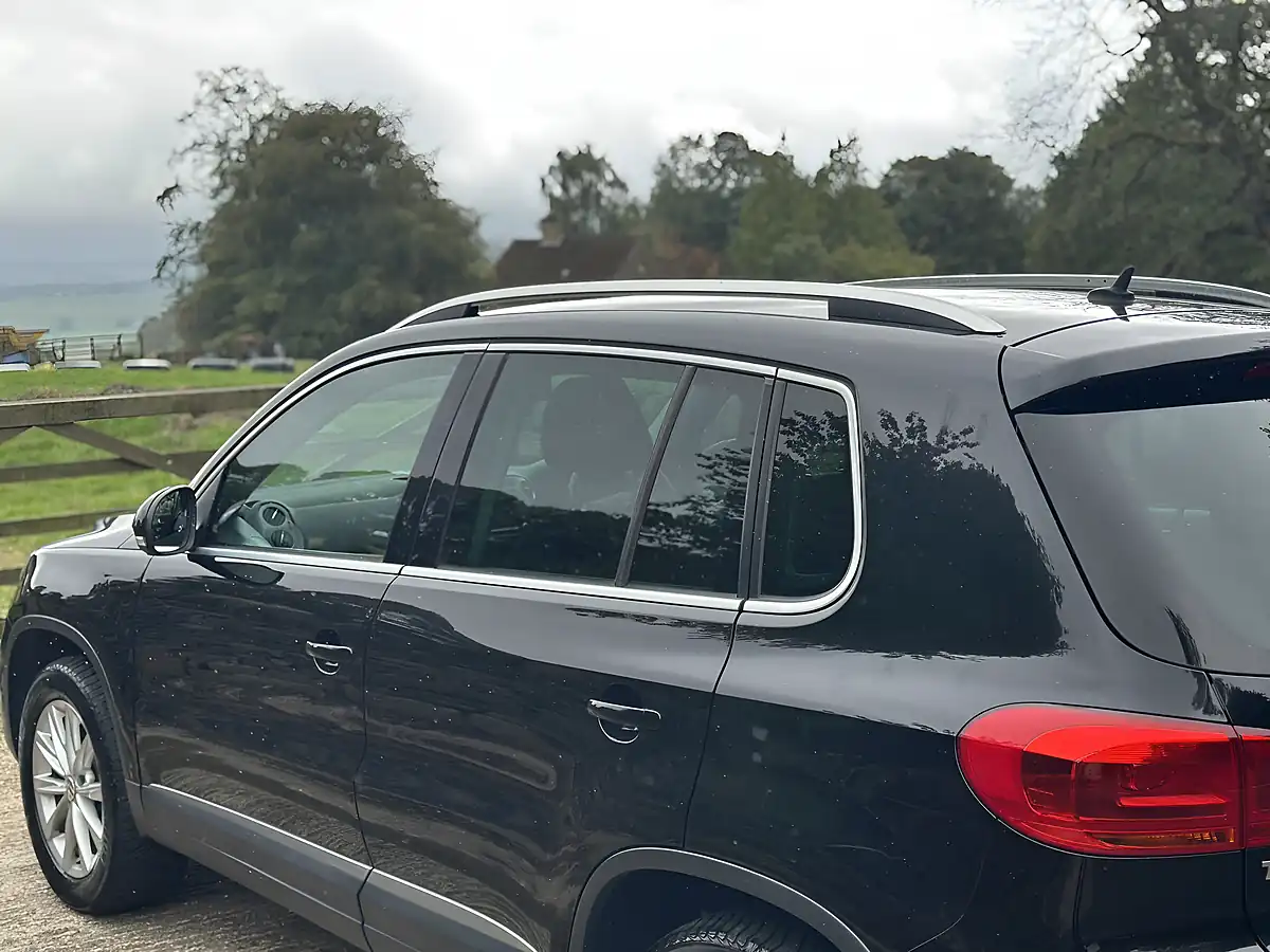 Used 2013 Volkswagen Tiguan Bluemotion Tech Se Black - Interior and Exterior details 17
