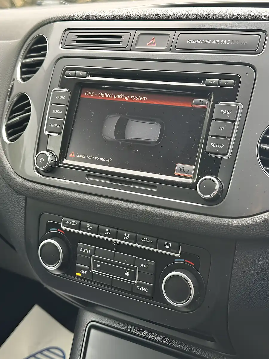 Used 2013 Volkswagen Tiguan Bluemotion Tech Se Black - Interior and Exterior details 18