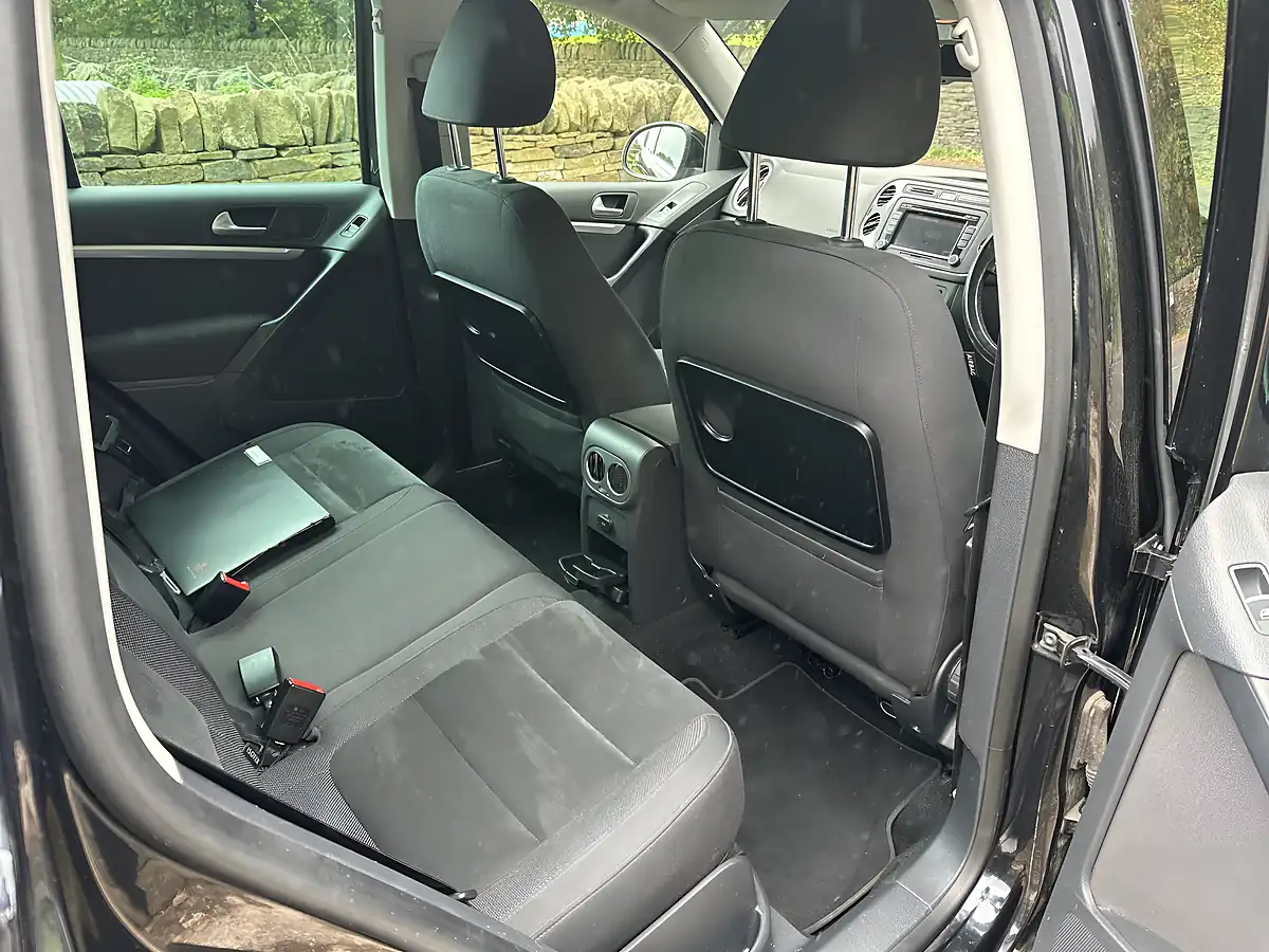 Used 2013 Volkswagen Tiguan Bluemotion Tech Se Black - Interior and Exterior details 20