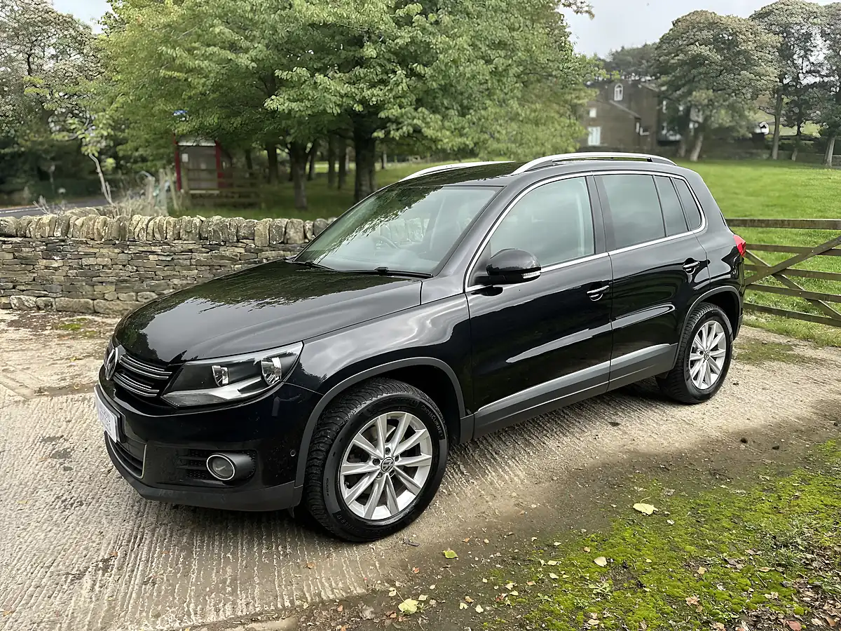 Used 2013 Volkswagen Tiguan Bluemotion Tech Se Black - Interior and Exterior details 5