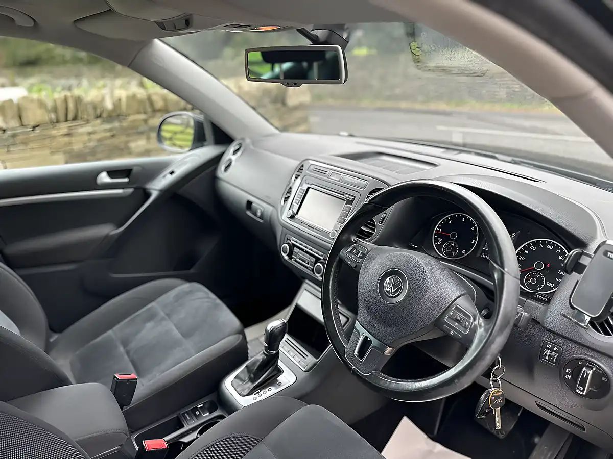 Used 2013 Volkswagen Tiguan Bluemotion Tech Se Black - Interior and Exterior details 6
