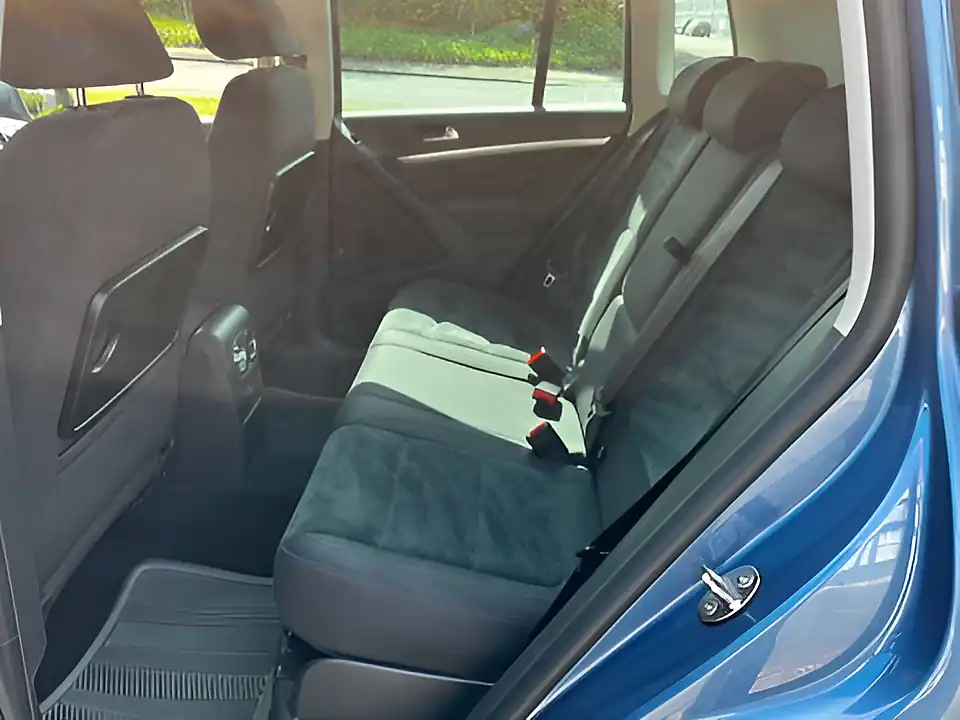 Used 2013 Volkswagen Tiguan Match Blue - Interior and Exterior details 11