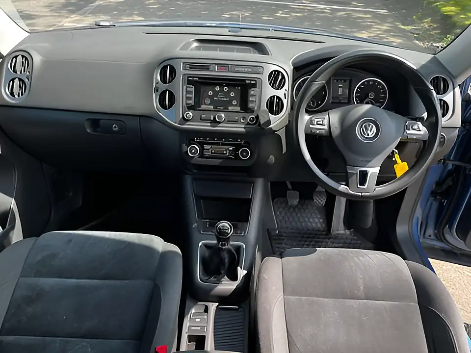 Used 2013 Volkswagen Tiguan Match Blue - Interior and Exterior details 9