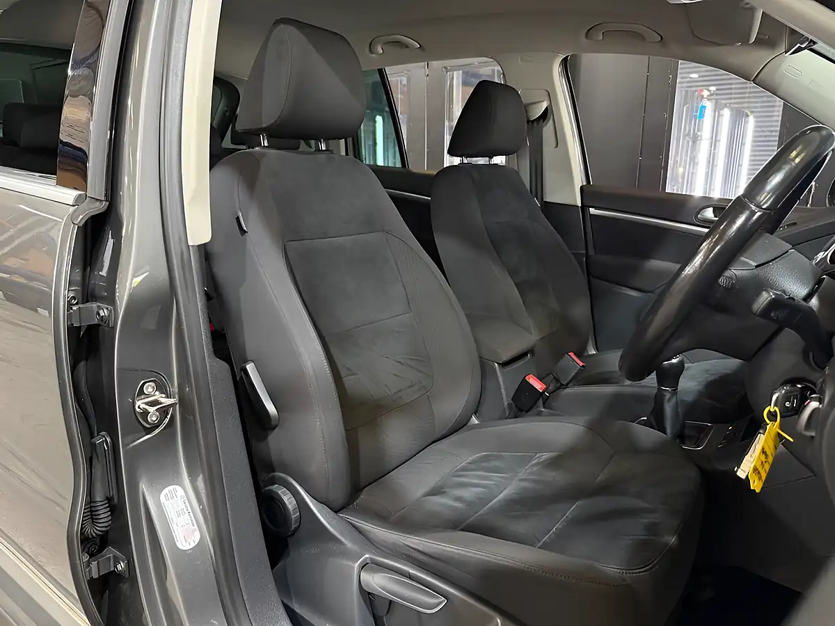Used 2013 Volkswagen Tiguan Match Grey - Interior and Exterior details 11