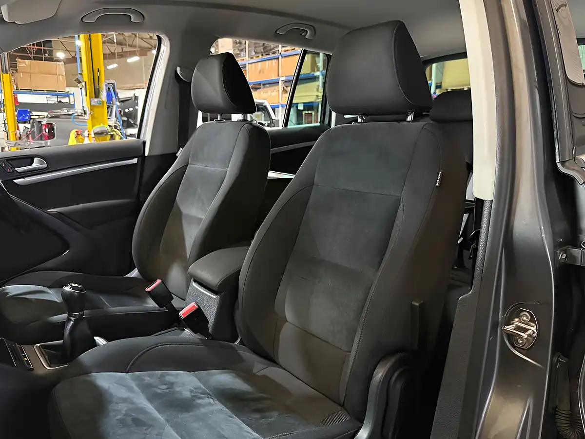 Used 2013 Volkswagen Tiguan Match Grey - Interior and Exterior details 16