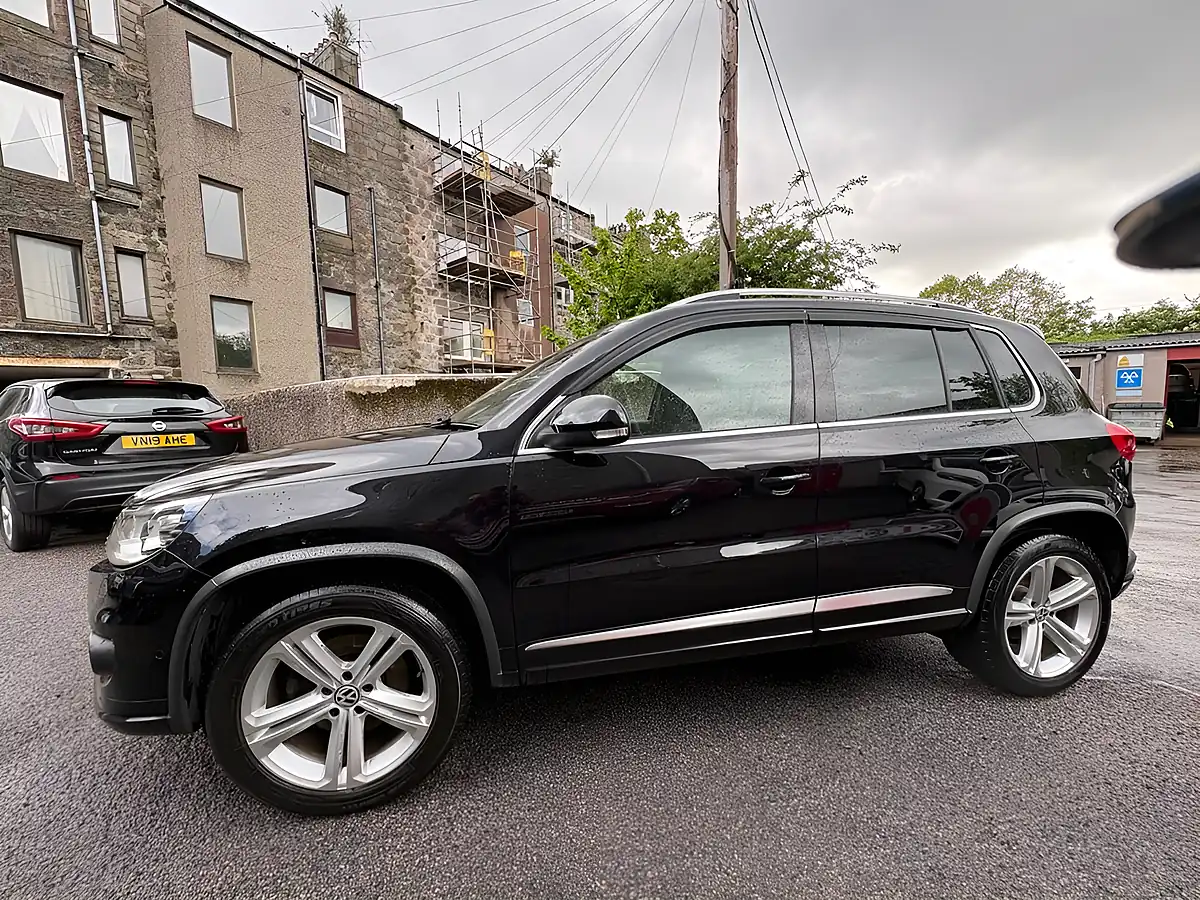 Used 2013 Volkswagen Tiguan R-Line Black - Front View