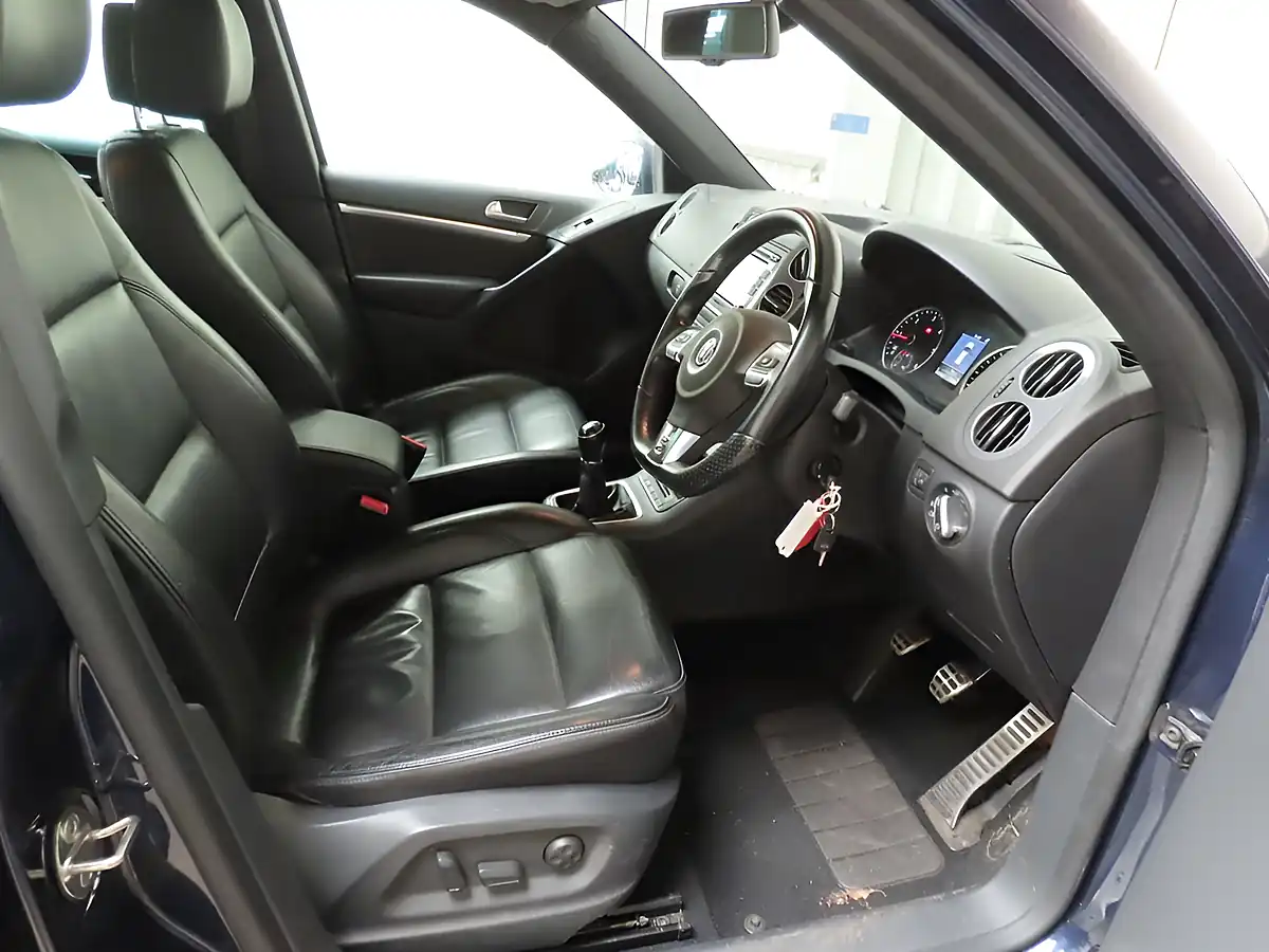 Used 2013 Volkswagen Tiguan R-Line Blue - Interior and Exterior details 5