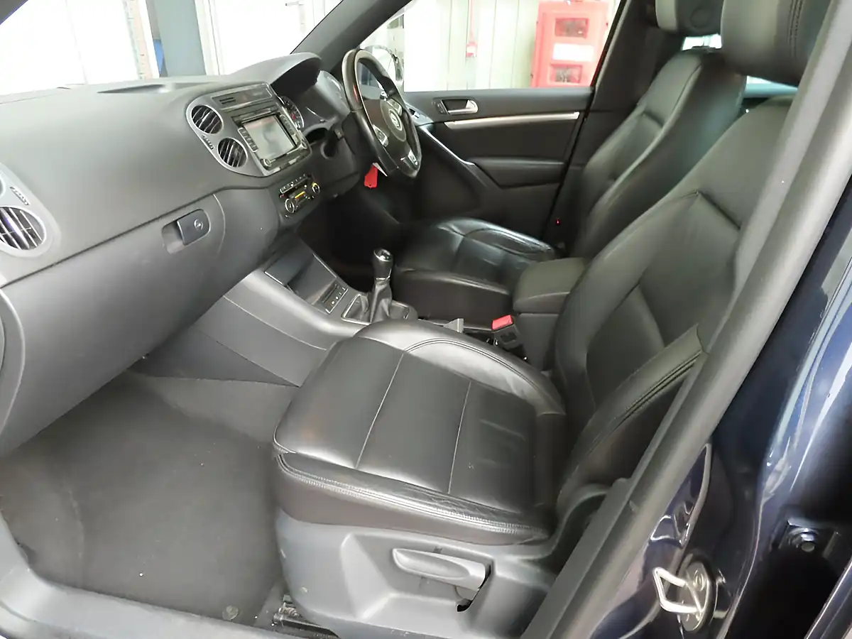 Used 2013 Volkswagen Tiguan R-Line Blue - Interior and Exterior details 7