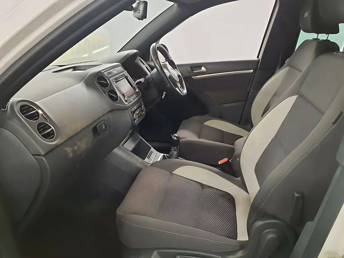 Used 2013 Volkswagen Tiguan R-Line Pure White - Interior and Exterior details 14