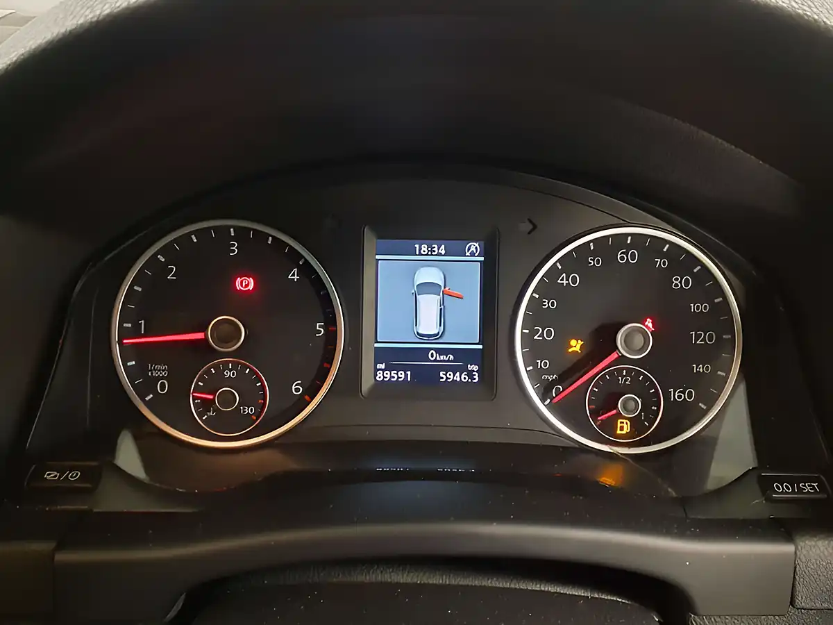 Used 2013 Volkswagen Tiguan R-Line Pure White - Interior and Exterior details 17