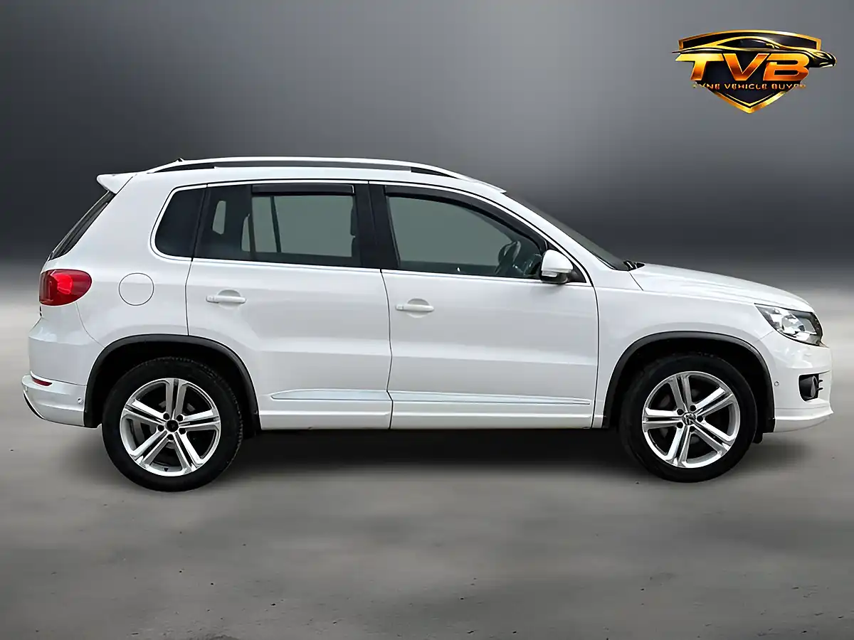 Used 2013 Volkswagen Tiguan R-Line Pure White - Interior and Exterior details 2