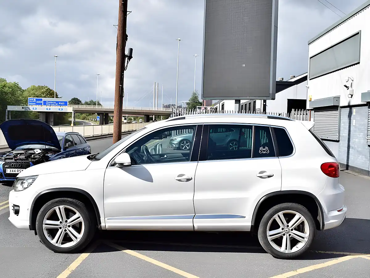 Used 2013 Volkswagen Tiguan R-Line White - Interior and Exterior details 4