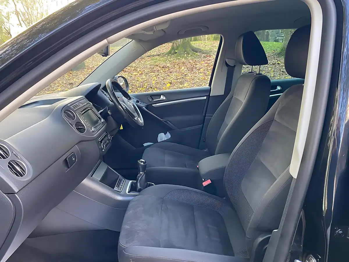 Used 2013 Volkswagen Tiguan Se Black - Interior and Exterior details 18