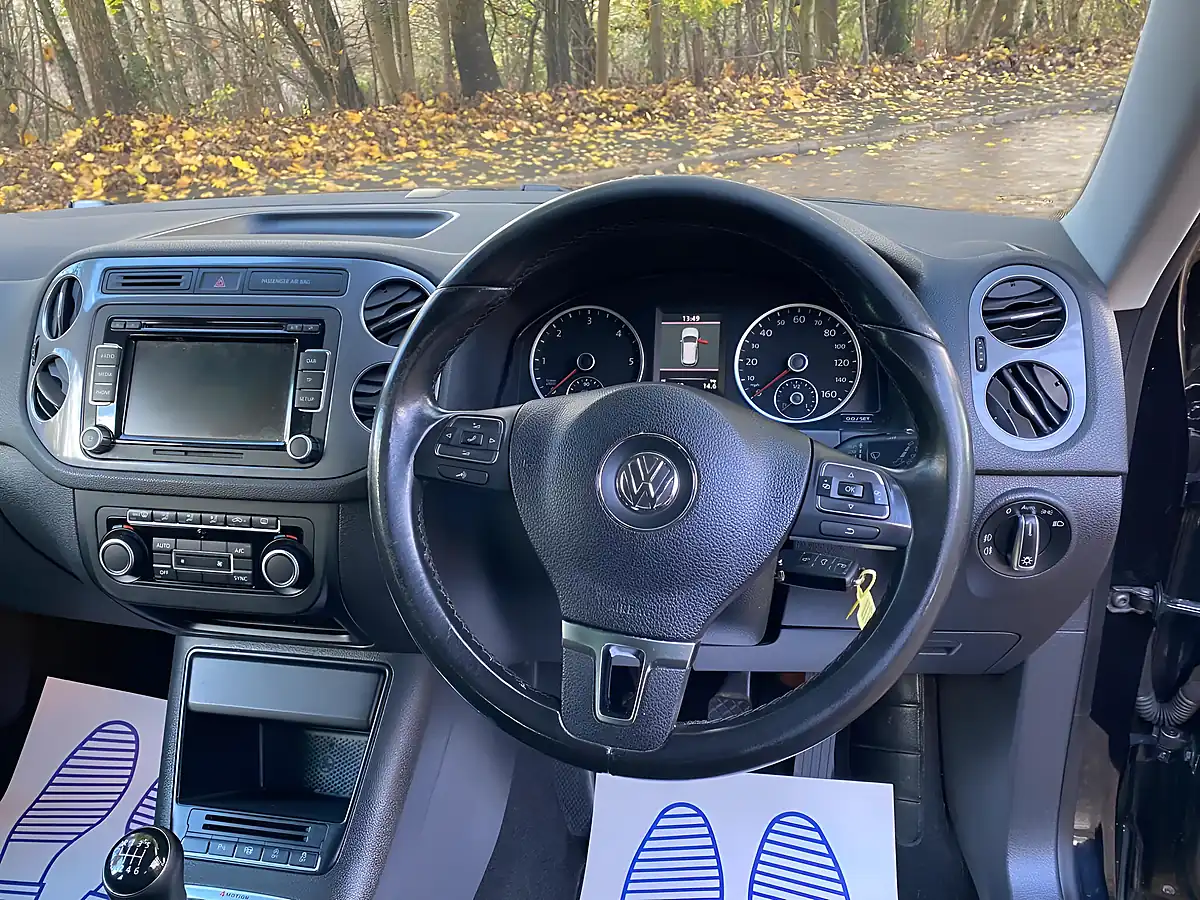 Used 2013 Volkswagen Tiguan Se Black - Interior and Exterior details 19