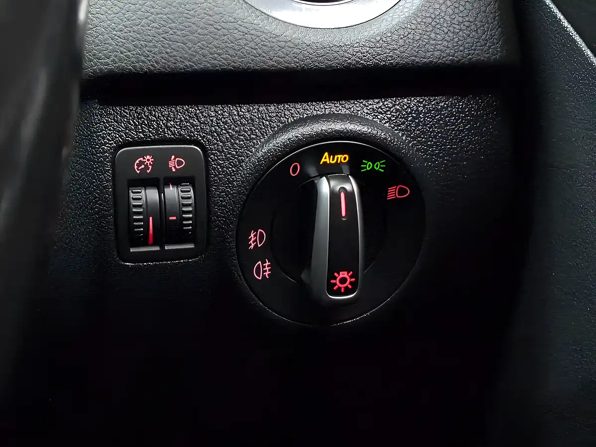 Used 2013 Volkswagen Tiguan Se Blue - Interior and Exterior details 15