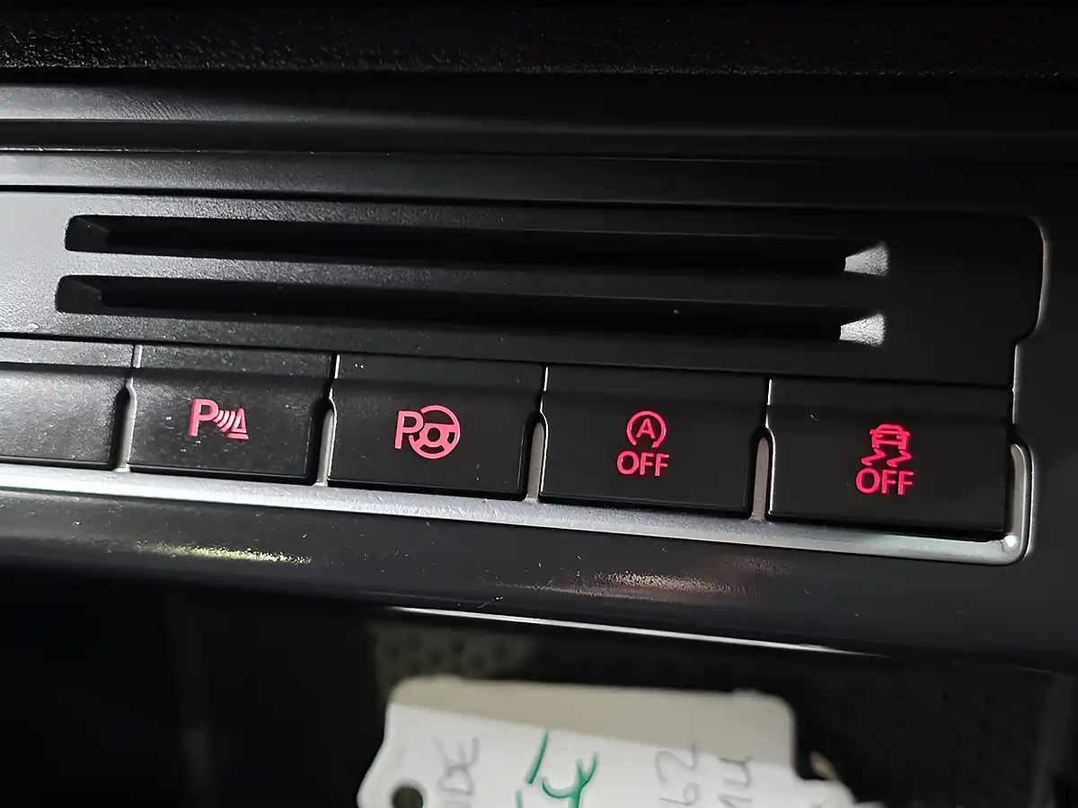 Used 2013 Volkswagen Tiguan Se Blue - Interior and Exterior details 17