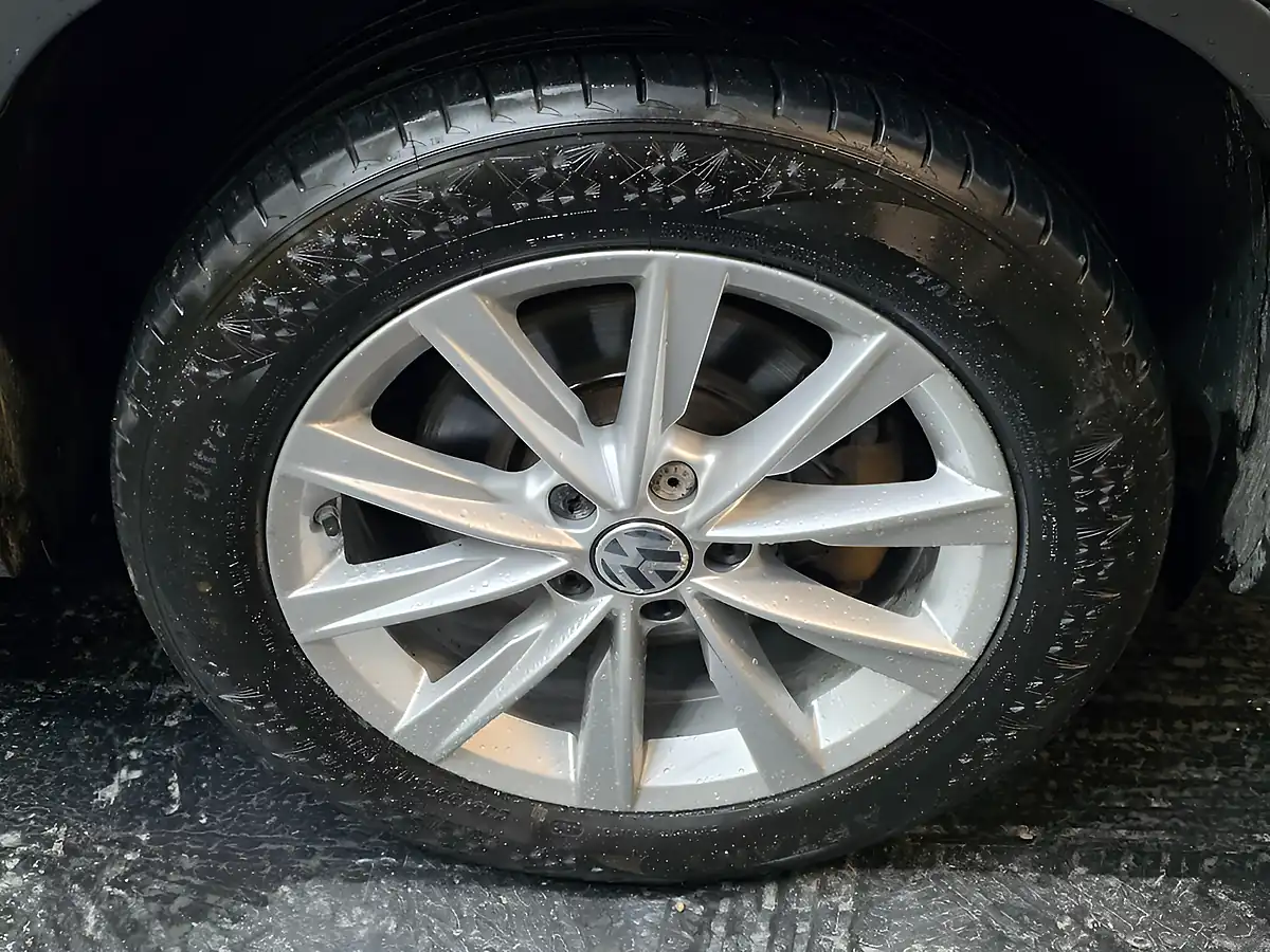 Used 2013 Volkswagen Tiguan Se Blue - Interior and Exterior details 19