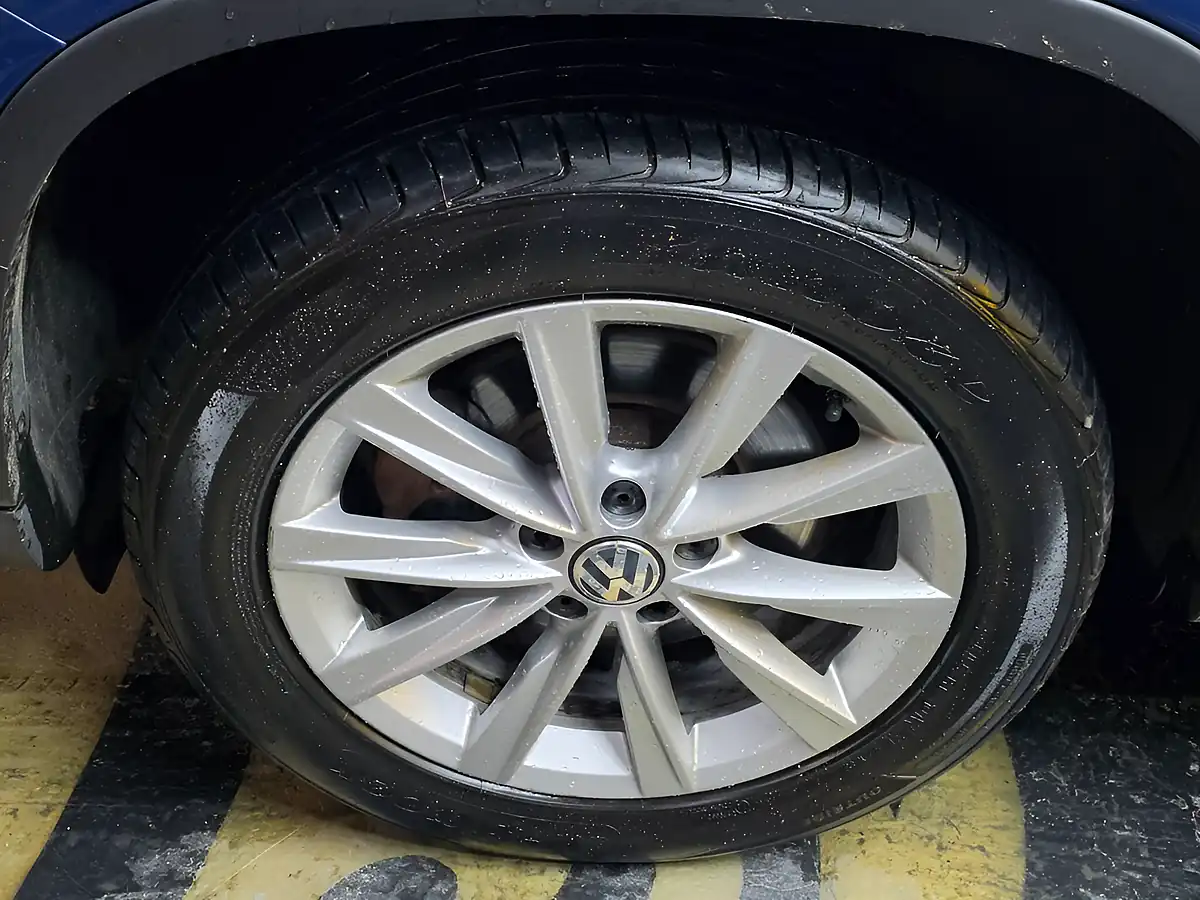 Used 2013 Volkswagen Tiguan Se Blue - Interior and Exterior details 20