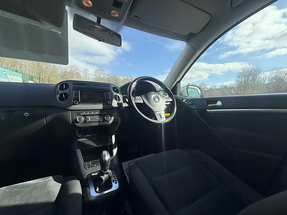 Used 2013 Volkswagen Tiguan Se Silver - Interior and Exterior details 15