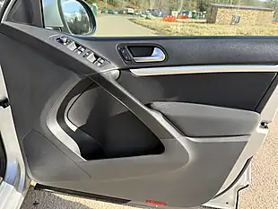 Used 2013 Volkswagen Tiguan Se Silver - Interior and Exterior details 17