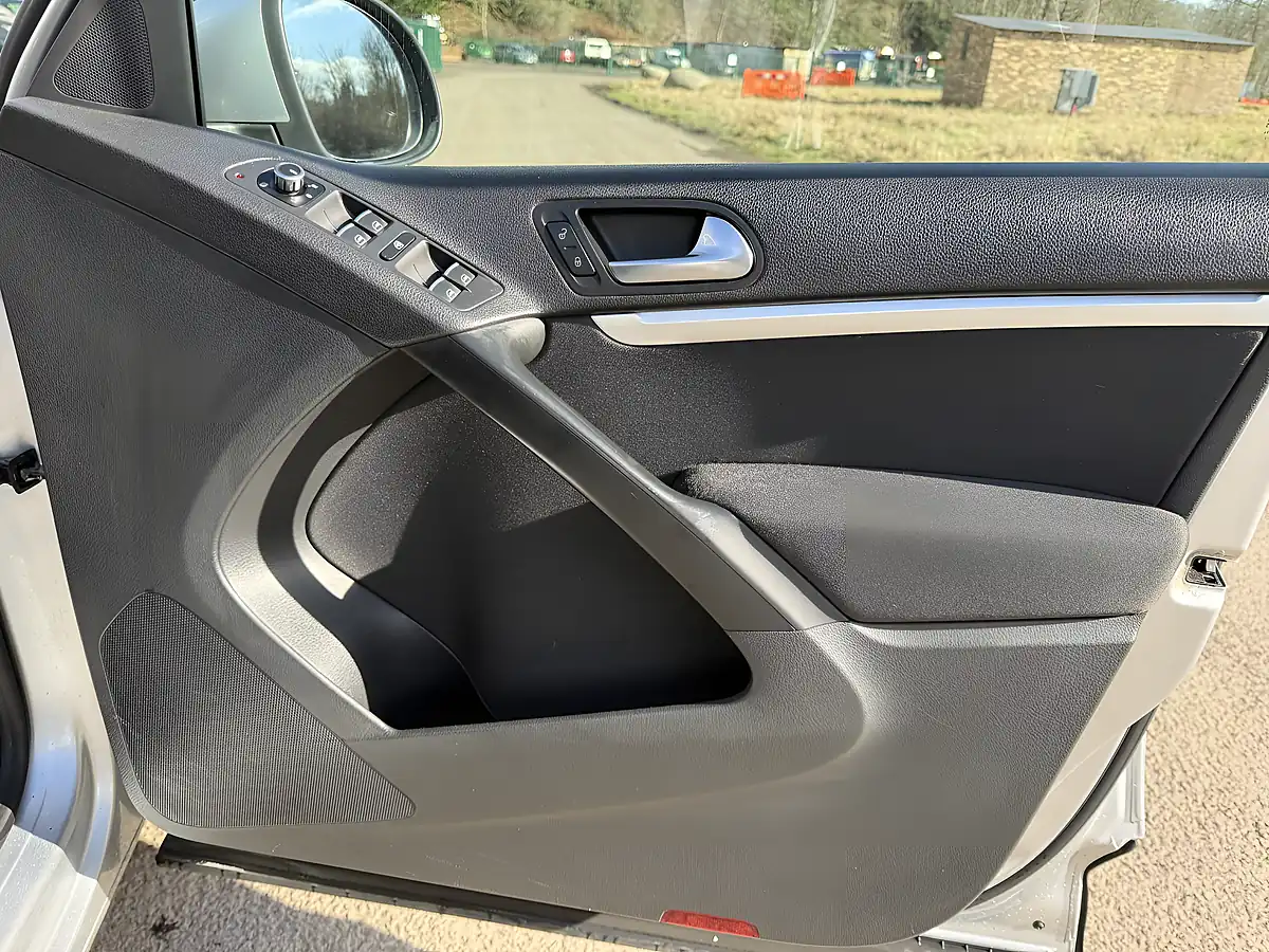 Used 2013 Volkswagen Tiguan Se Silver - Interior and Exterior details 17