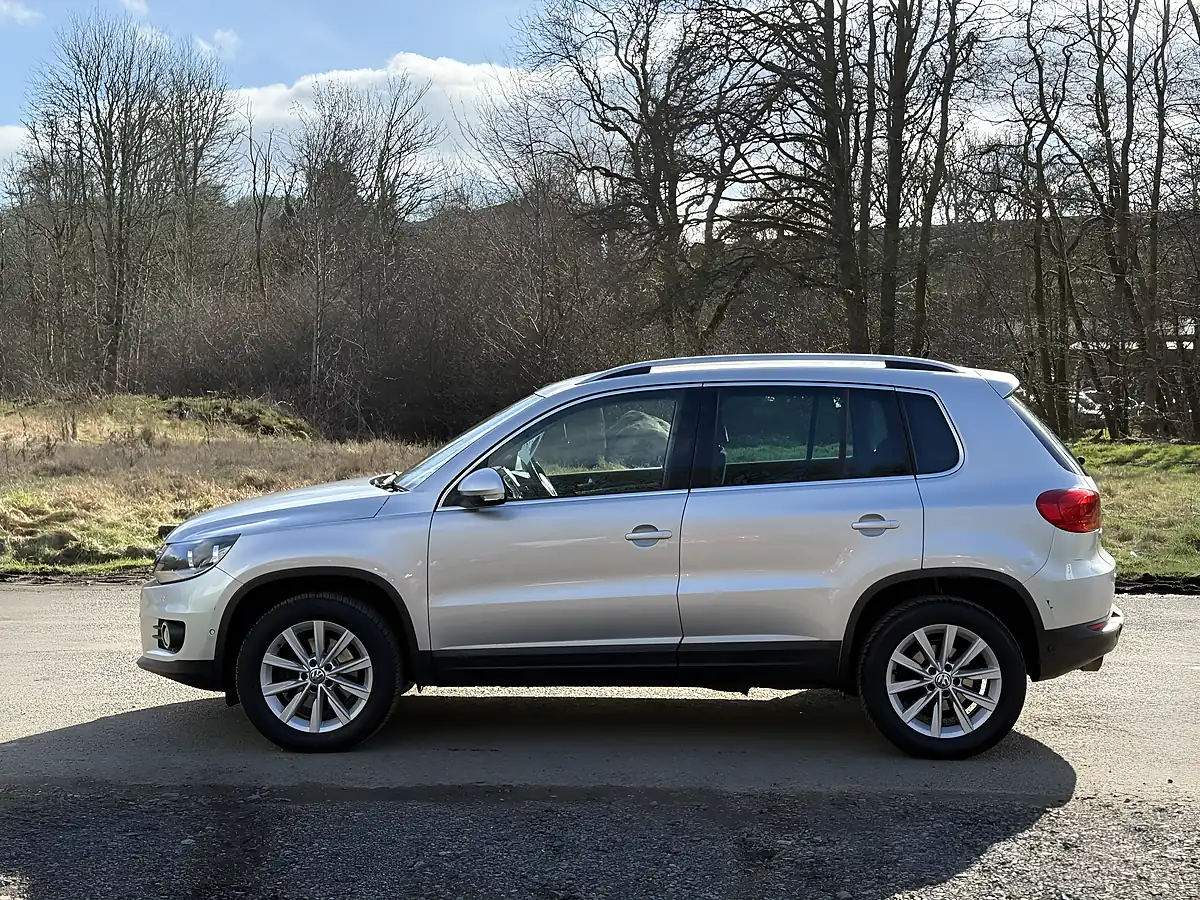 Used 2013 Volkswagen Tiguan Se Silver - Interior and Exterior details 9