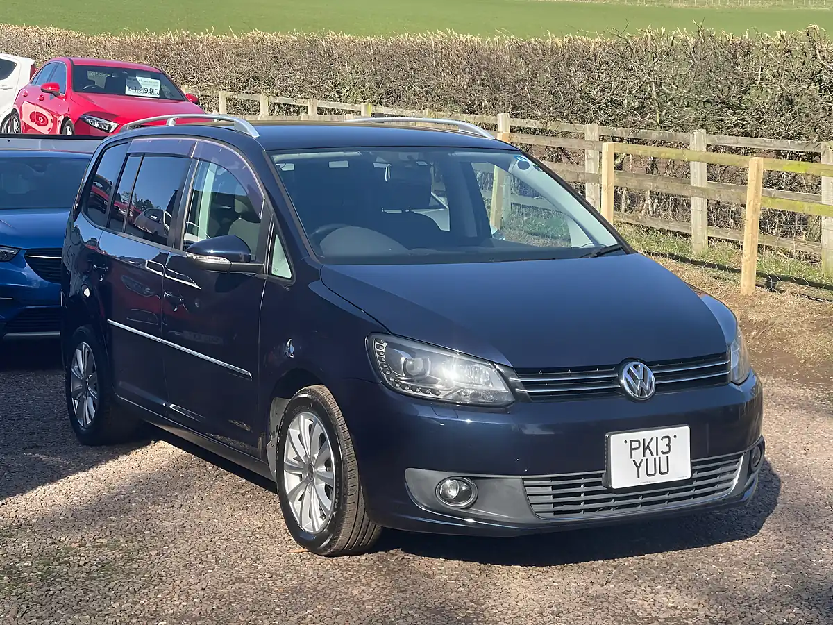 Used 2013 Volkswagen Touran Blue - Front View