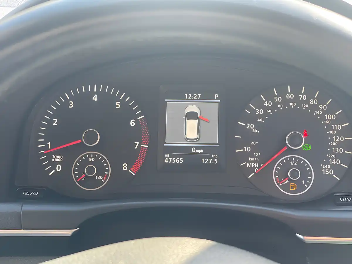Used 2013 Volkswagen Touran Blue - Interior and Exterior details 12