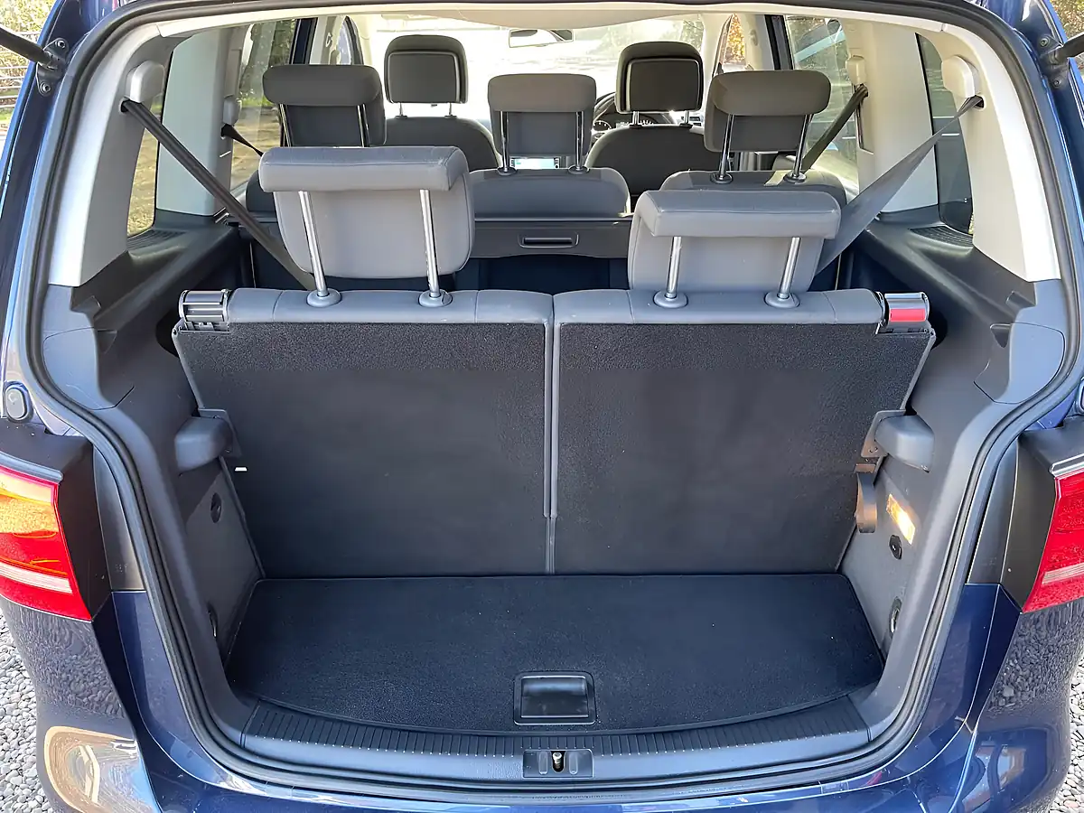 Used 2013 Volkswagen Touran Blue - Interior and Exterior details 16