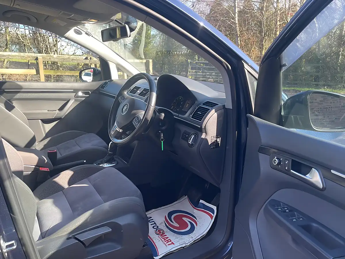 Used 2013 Volkswagen Touran Blue - Interior and Exterior details 9