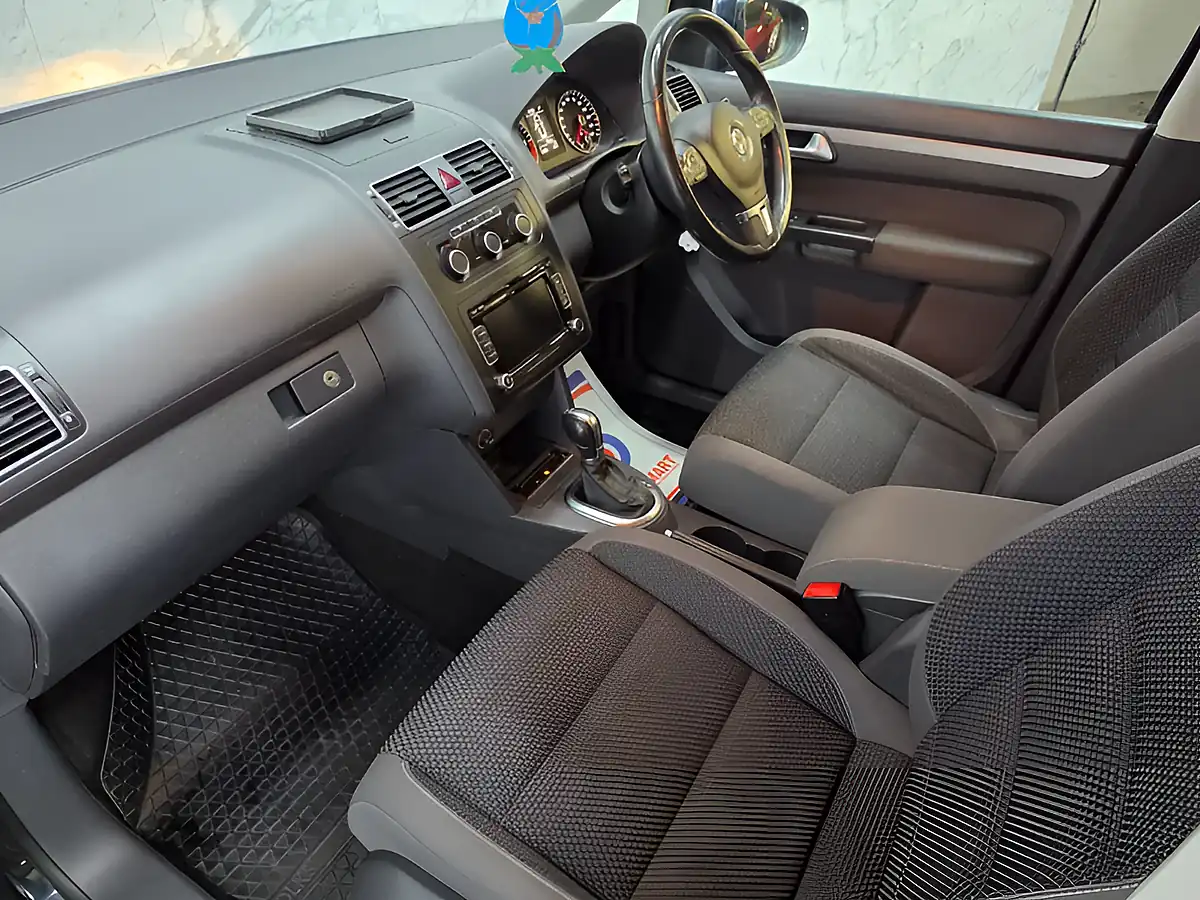 Used 2013 Volkswagen Touran Bluemotion Tech Se Black - Interior and Exterior details 14
