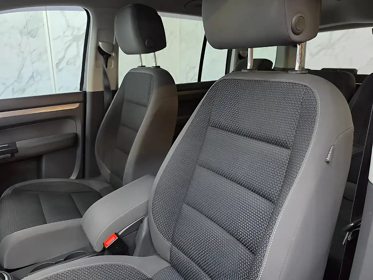 Used 2013 Volkswagen Touran Bluemotion Tech Se Black - Interior and Exterior details 15