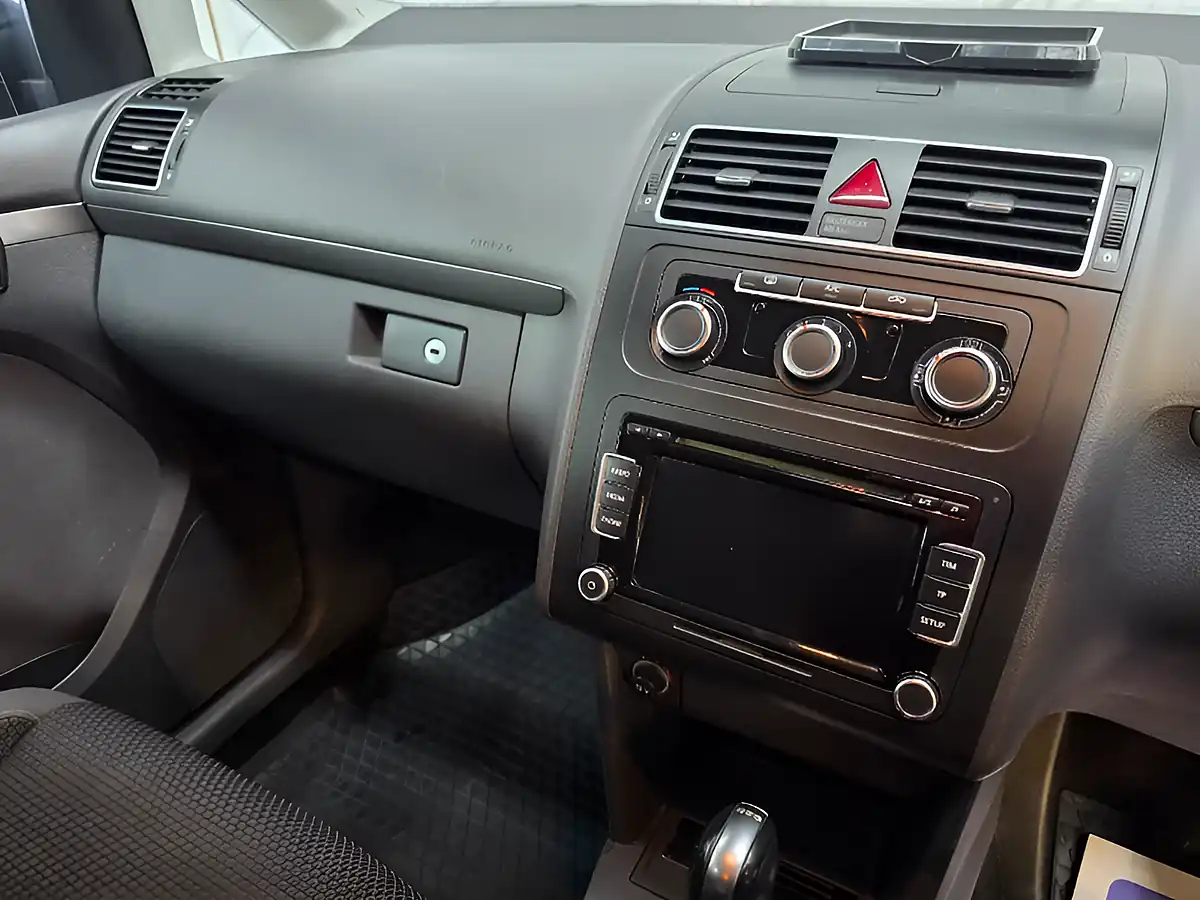 Used 2013 Volkswagen Touran Bluemotion Tech Se Black - Interior and Exterior details 17